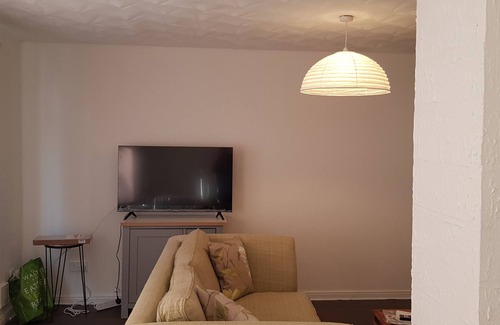 Cumbernauld Maison | Fully furnished contractor or student accommodation