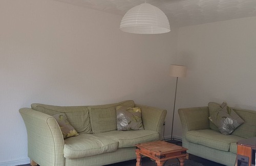 Cumbernauld Maison | Fully furnished contractor or student accommodation