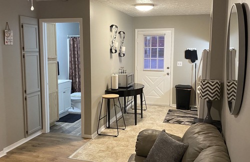 Bluewell Appartement | Fully Furnished Executive Rental 1-Bed 1-Bath Pets Allowed