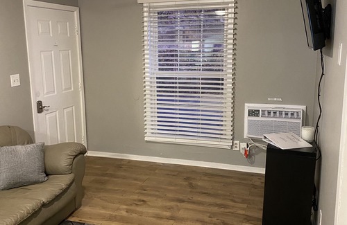 Bluewell Appartement | Fully Furnished Executive Rental 1-Bed 1-Bath Pets Allowed