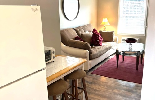 Bluewell Appartement | Fully Furnished Executive Rental 2-Bed 1-Bath Pets Allowed