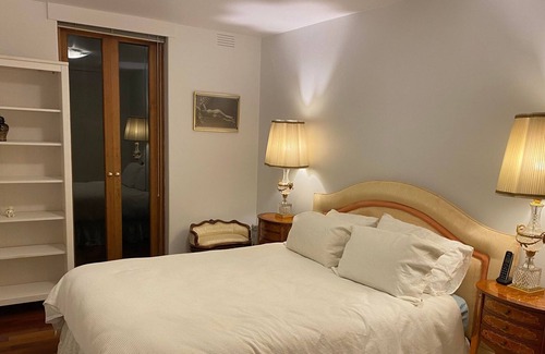 St. Kilda East Appartement | Fully Furnished Ground Floor Modernity With Alfresco Appeal
