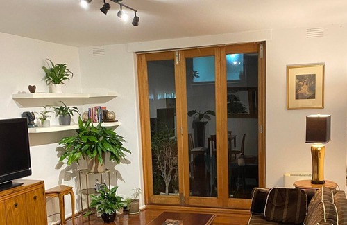 St. Kilda East Appartement | Fully Furnished Ground Floor Modernity With Alfresco Appeal