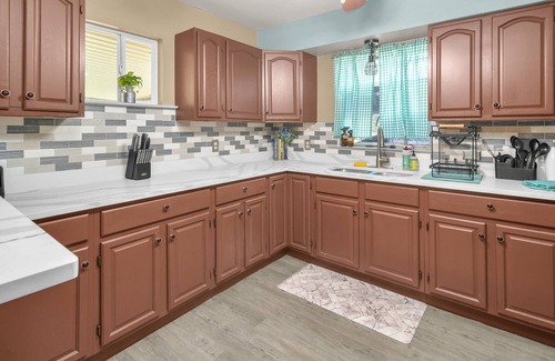 West San Antonio Maison | Fully Furnished Home with Backyard available September 1st, 2023