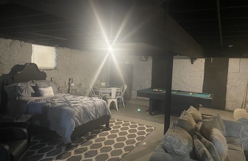 St. Louis Maison | Fully furnished modern home, all access.