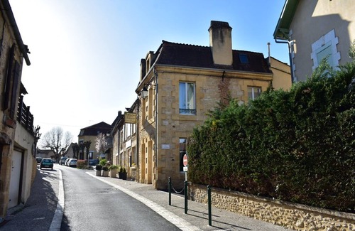 Siorac-en-Perigord Appartement | Appartement de village entièrement rénové. Nouveau pour 2019!