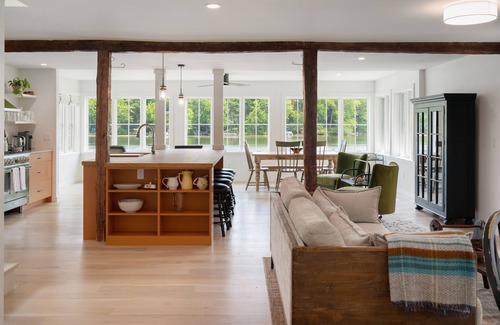South Salem Maison | Fully renovated 4 bedroom lake front home