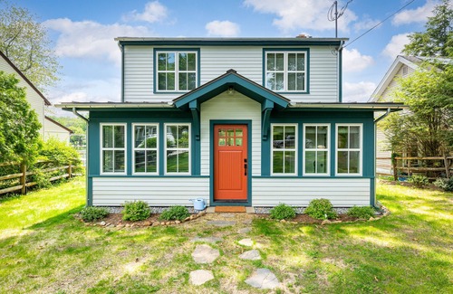 South Salem Maison | Fully renovated 4 bedroom lake front home