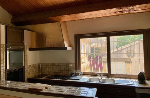 Remoulins Maison | Maison du XVIII siècle, entièrement rénovée et climatisée, avec grande piscine