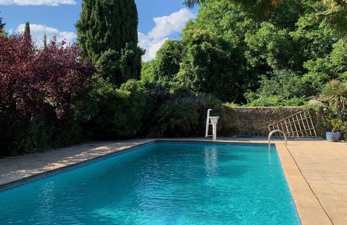 Remoulins Maison | Maison du XVIII siècle, entièrement rénovée et climatisée, avec grande piscine