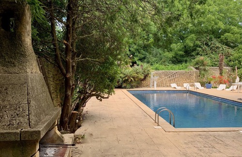 Remoulins Maison | Maison du XVIII siècle, entièrement rénovée et climatisée, avec grande piscine
