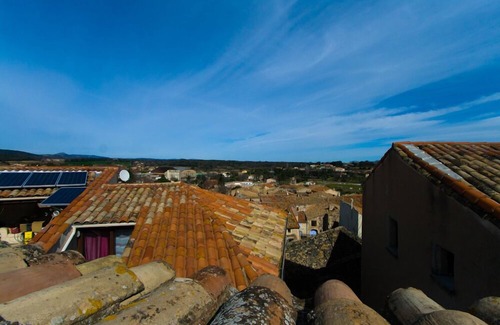 Caux Maison | Chapelle entièrement rénovée avec patio donnant sur les vignes ensoleillées