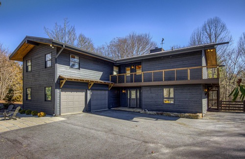 Highlands Hills Maison | Fully Renovated Modern Home, within 2 miles from downtown Highlands