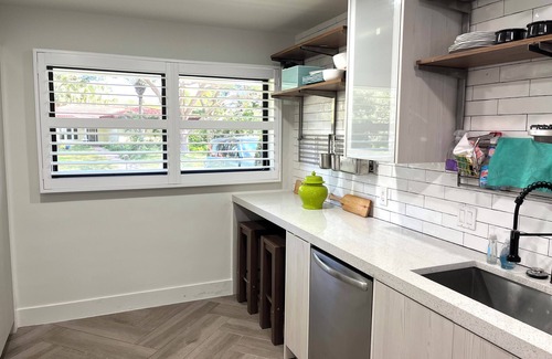 Lake Clarke Shores Maison | Fully renovated gem! Large Pool on a lush double lot