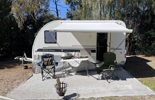 Kingswood Maison | Fully self contained caravan on rural 1.5 acre property.
