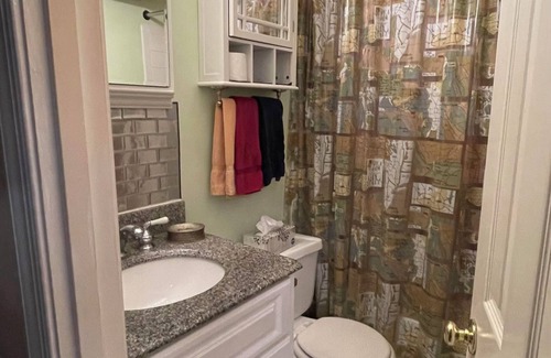 Lanier Heights Appartement | Fully Stocked 1 Bedroom Centrally Located in Adams Morgan Near Great Restaurants