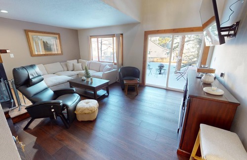 Willowbrook Meadows Maison | Fully Updated! Pet Friendly, Sauna, Garage. Easy Drive to 6 Ski Areas, Dining