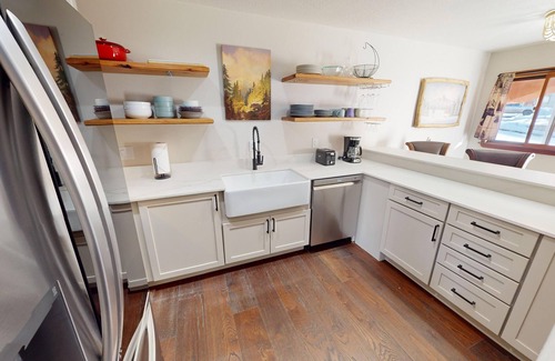Willowbrook Meadows Maison | Fully Updated! Pet Friendly, Sauna, Garage. Easy Drive to 6 Ski Areas, Dining