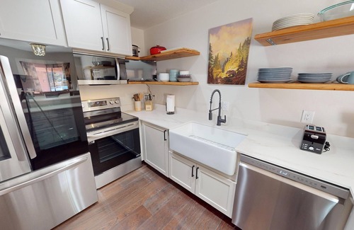 Willowbrook Meadows Maison | Fully Updated! Pet Friendly, Sauna, Garage. Easy Drive to 6 Ski Areas, Dining