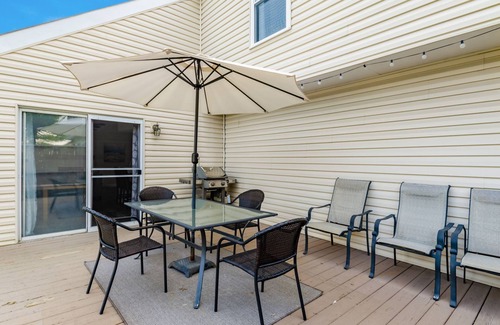 Kilbourne Maison | Fully updated w/Large great room for family time, game room, Close to Zoo!