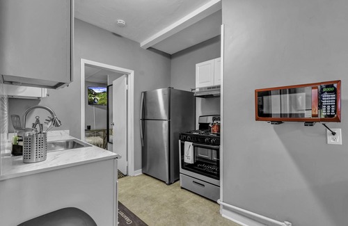 Allentown Appartement | ⭐FUN 3D Wall, HANGING SWING. ALLENTOWN, NEAR EVERYTHING!⭐