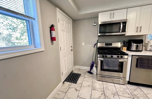 Baldwin Maison | Fun 4 BR 2 bath FULL renovated house w/ driveway