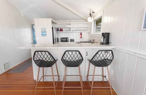 Shinnecock Hills Maison | Fun and Chic Southampton Waterfront Cottage