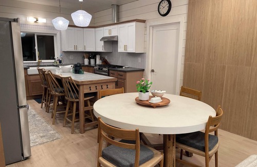 Concho Maison | Fun Bunkhouse with 10 beds, full kitchen, and WiFi, AC in Historic Concho