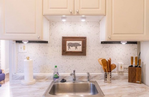 Lower Lawrenceville Appartement | Fun Designer space with Patio!