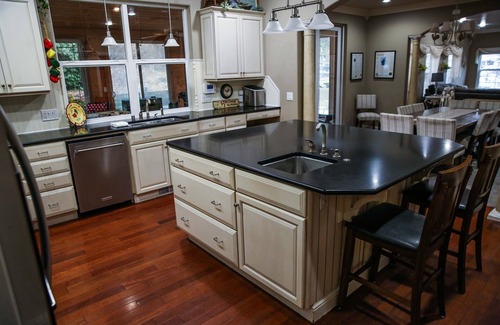 West Side Highway Maison | Fun, Family Friendly PNW Garden Stay