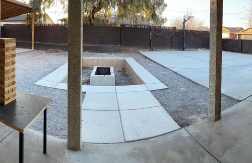 Spring Valley Maison | Fun-Filled Spacious House: Pool Table, Basketball, Fire Pit, Theater, BBQ & More