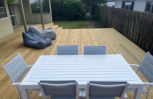 Whangamata Maison | Fun for the family - 5 min walk from the beach!