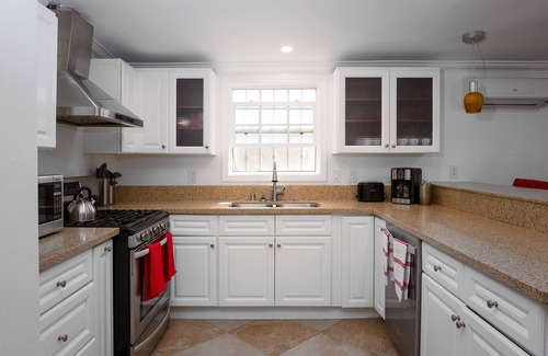 Lawndale Maison | FUN Game Rm, Mem Foam by Beach in South Bay Pets