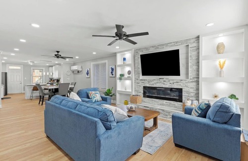 Gravois Park Maison | Fun Game Room & Theater, Walk to Dining & Music