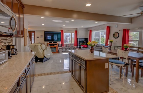 Elmont Maison | ★Fun Getaway★| Heated Pool | ♛Spa & Sauna | BBQ