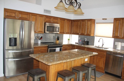 Val Vista Lakes Maison | Fun Gilbert home with swim spa and ping pong in Val Vista Lakes!