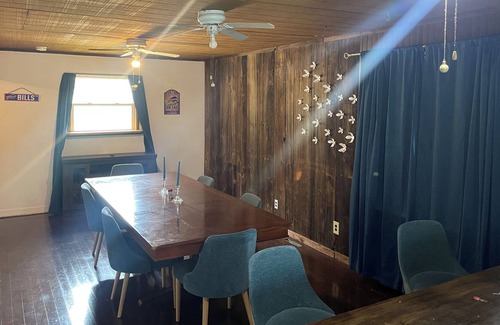 Forestville Maison | Fun hangout, walking distance to bar/restaurant