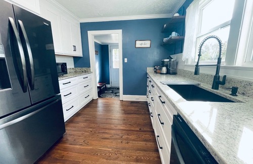 Aiken Maison | Fun House/King Bed - Close to Town/Full of Entertainment!