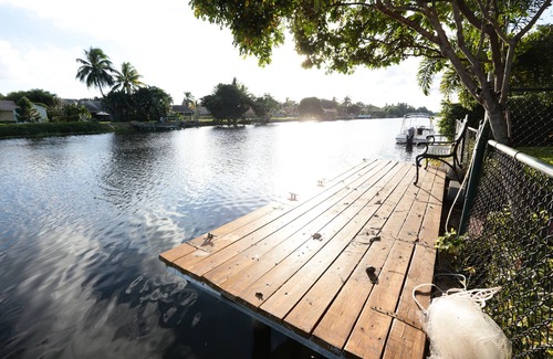 Tropic Palms Maison | VACANCES INCROYABLES! FUN HOME W / JACUZZI / PISCINE CHAUFFÉE SUR CANAL / PÊCHE / PROCHE PLAGE / TOUT
