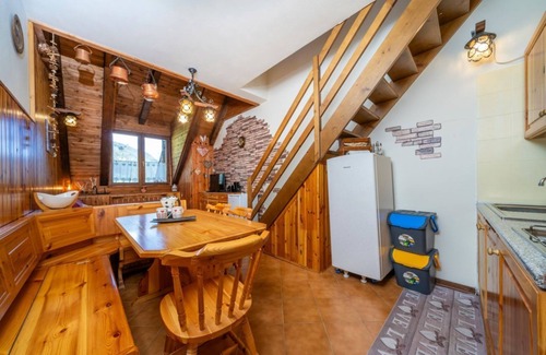 Tarvisio Appartement | Functional 60 sqm apartment, ideal for 6 guests, 3 min walk from the Italian Ski and Snowboard School Tarvisio - Sella Nevea. Tarvisio, located in the heart of the Julian Alps, offers breathtaking landscapes and a rich variety of hiking trails. The apart