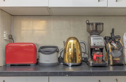 Clayfield Appartement | Funky 2-bedroom apartment in Albion with AC, WiFi, Gym