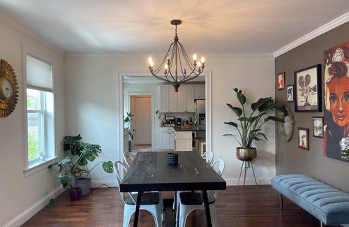 Arlington Maison | Funky and cozy home ! A little bit of everything for everyone.