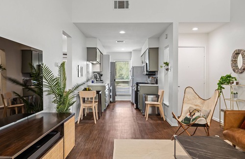 Quail Hollow Maison | Funky Austin Getaway: 2-bedroom minutes away from Q2, Domain, & more.