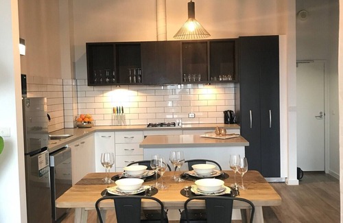 Fitzroy North Appartement | Funky Fitzroy 2 bedroom Apartment in Old Chocolate Factory