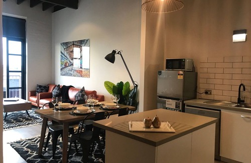 Fitzroy North Appartement | Funky Fitzroy 2 bedroom Apartment in Old Chocolate Factory