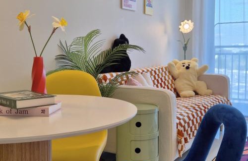 Johor Bahru Appartement | Funky Pop Art Paradise - 3 Pax 2 BR close to JB Town