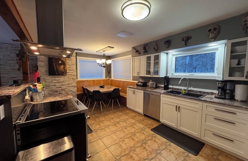 Whitehorse Maison | Funky style house with the outdoors at your feet, yet within city limits!