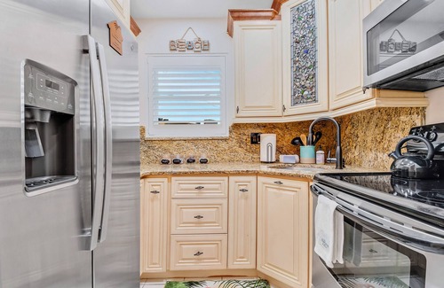 Capri Isle Appartement | Funshine Pointe Capri - Newly Renovated - Intercoastal Views