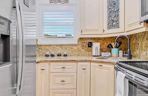 Capri Isle Appartement | Funshine Pointe Capri - Newly Renovated - Intercoastal Views