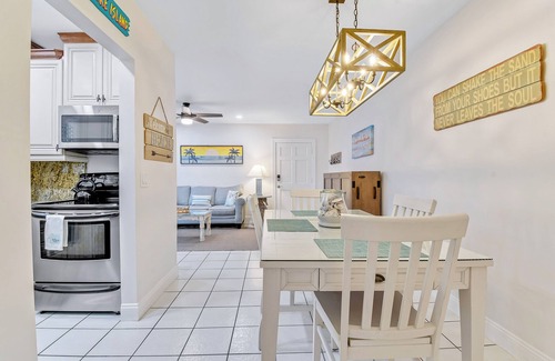 Capri Isle Appartement | Funshine Pointe Capri - Newly Renovated - Intercoastal Views